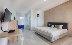 Urbanview Hotel D'Pineapple Villa Ciater By Reddoorz